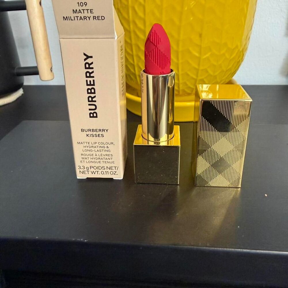 Burberry Matte Military Red lipstick‎ 109 NIB